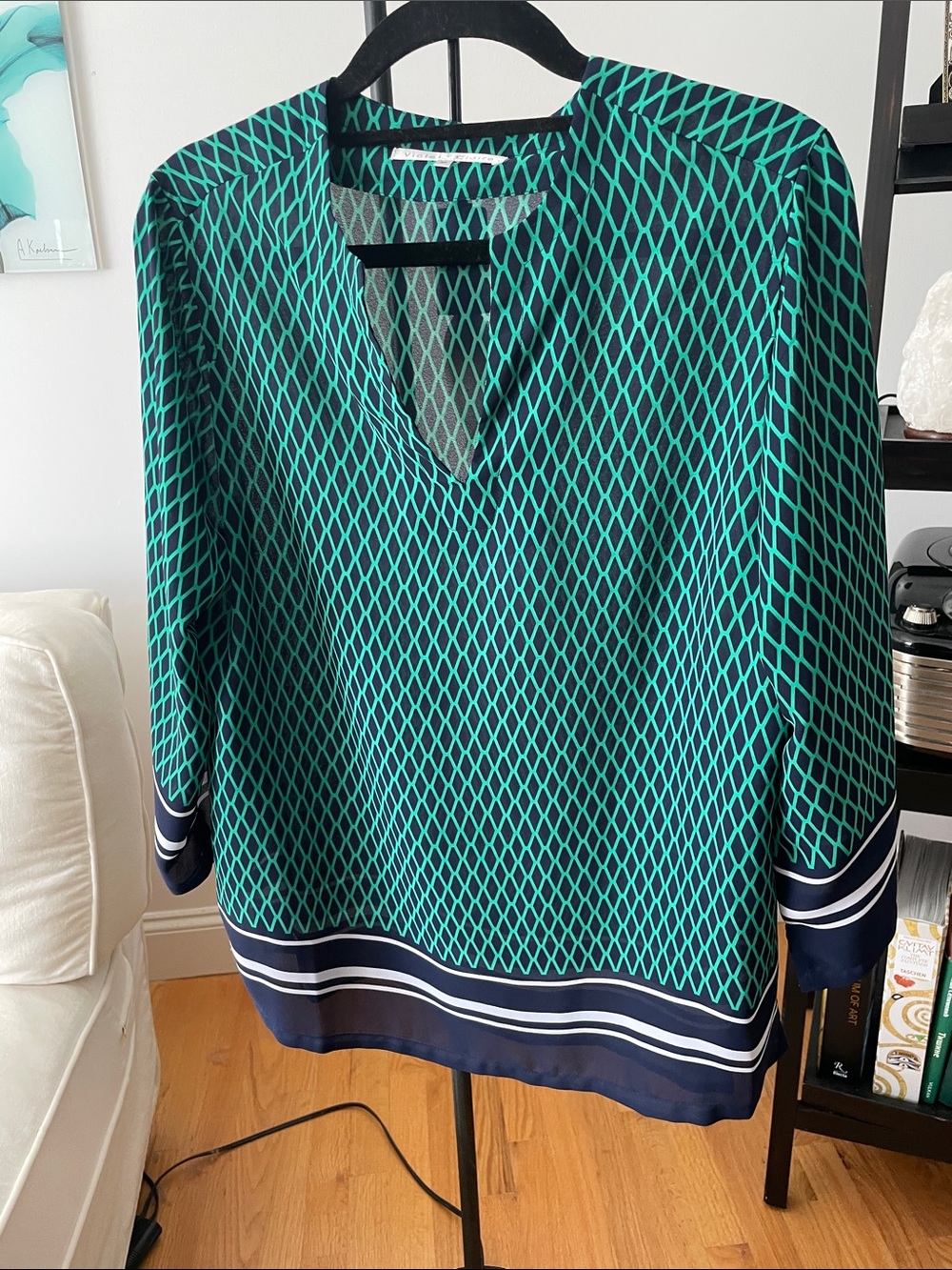 Violet & Claire Teal Geometric V-Neck Blouse with Navy Trim
